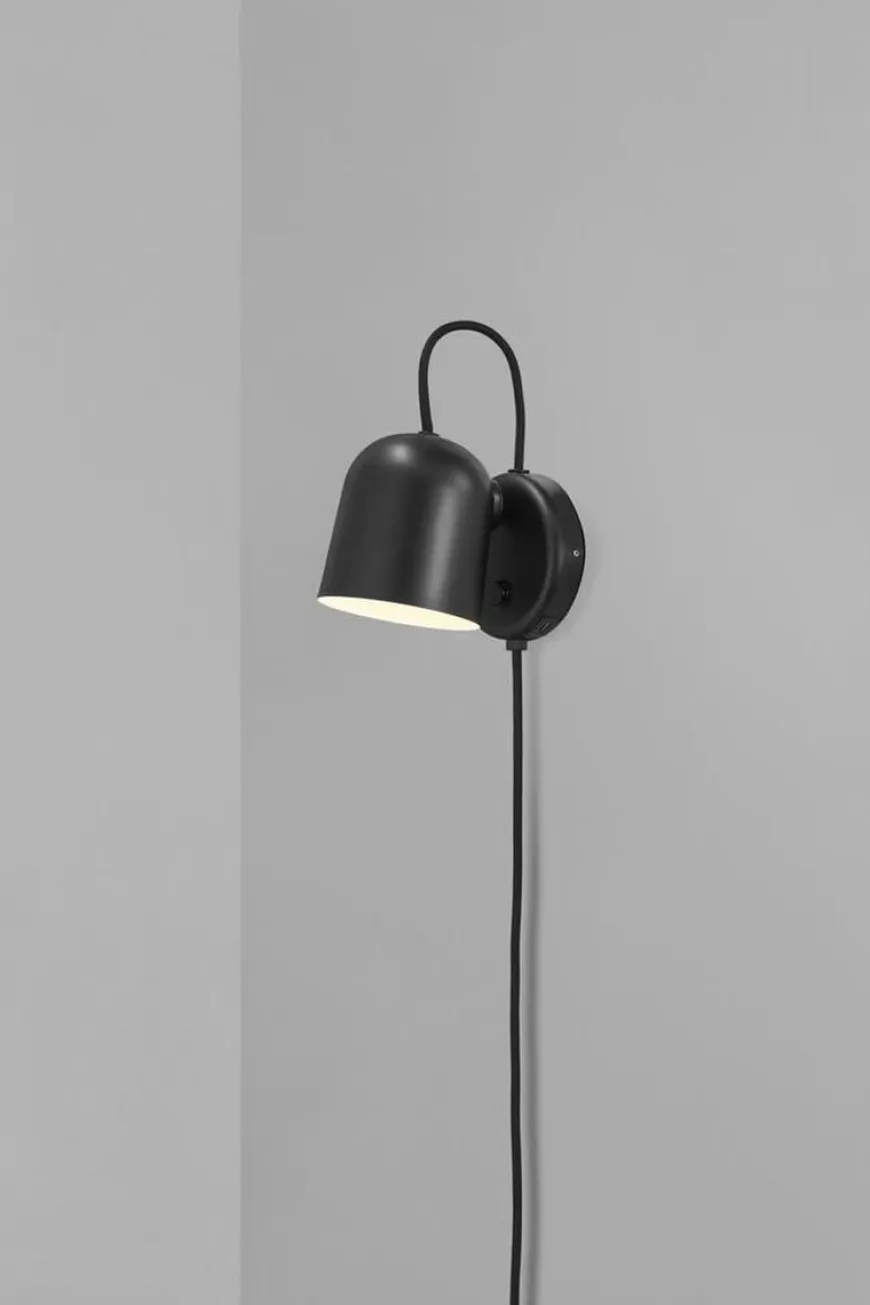 Angle vegglampe med USB - Svart