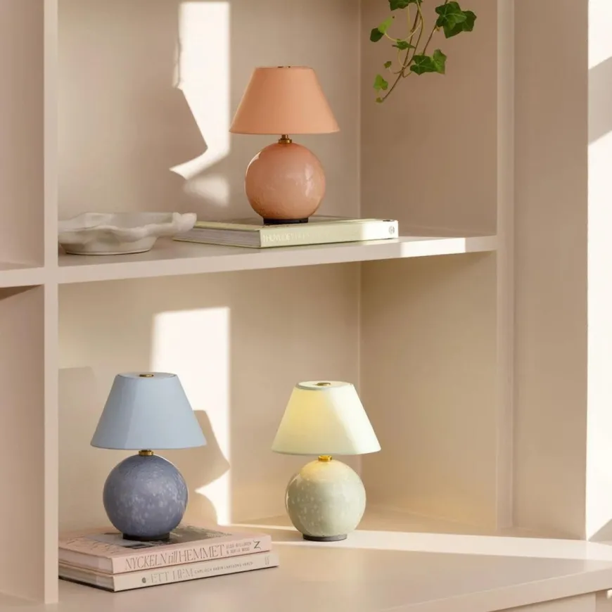Bærbar Iris 16 bordlampe