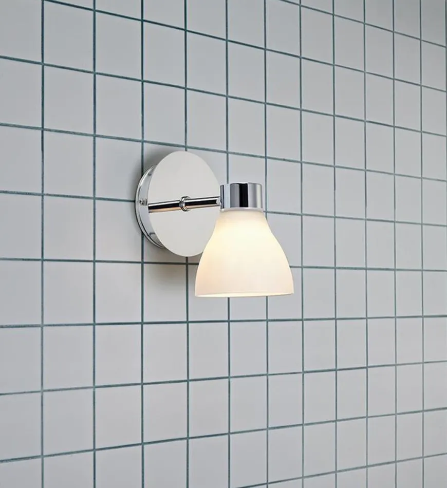 Cassis vegglampe IP44 - Krom/opalhvit - Krom / Opal