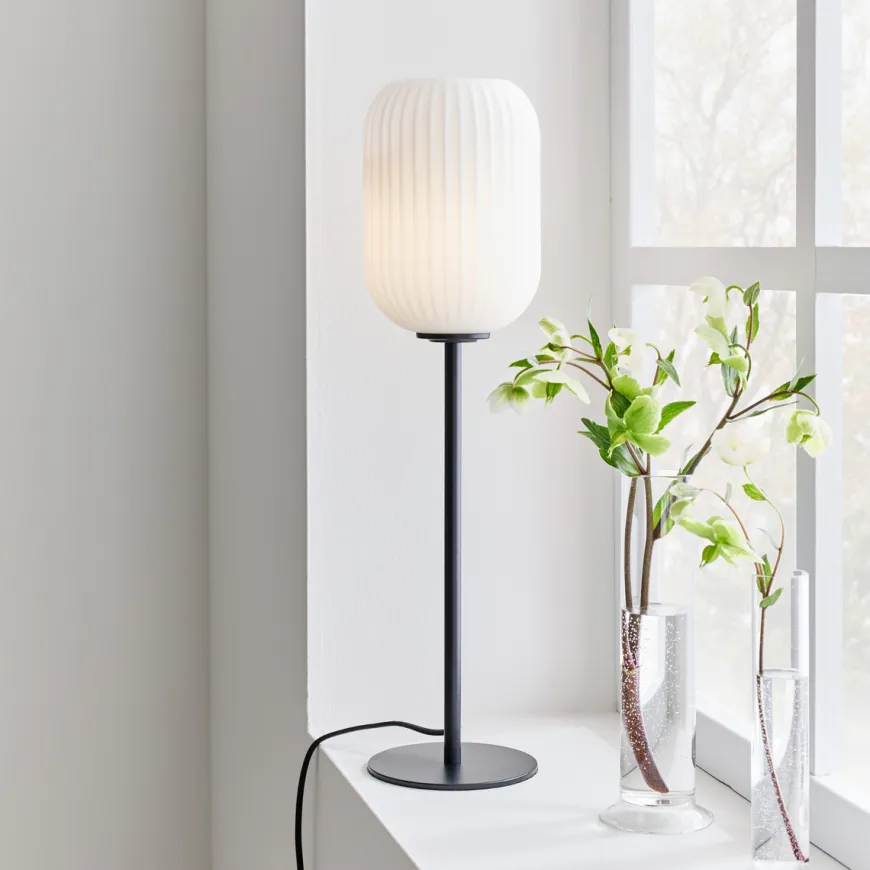 Cava bordlampe - Opalhvit/Svart - Svart / Opal