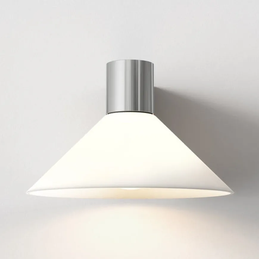 Conic vegglampe IP44