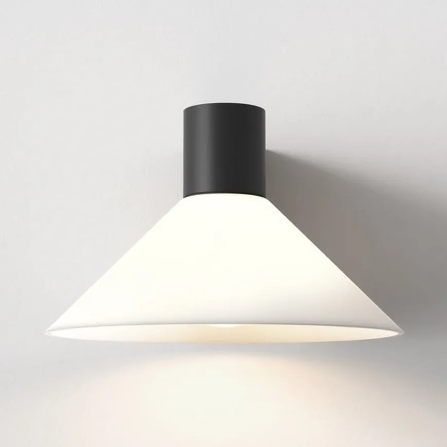Conic vegglampe IP44