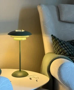 Epsilon oppladbar bordlampe