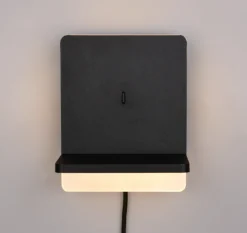 Fairfield vegglampe 9W 3000 Kelvin med USB - 3-step dim