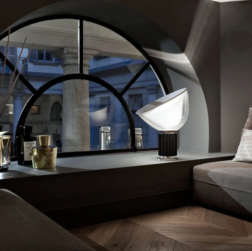 Flos Taccia bordlampe LED - PMMA