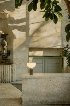 Kizu Portable bordlampe - Grå marmor