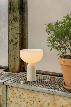 Kizu Portable bordlampe - Hvit marmor