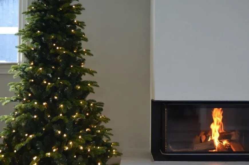 Kunstig juletre med lys 210cm
