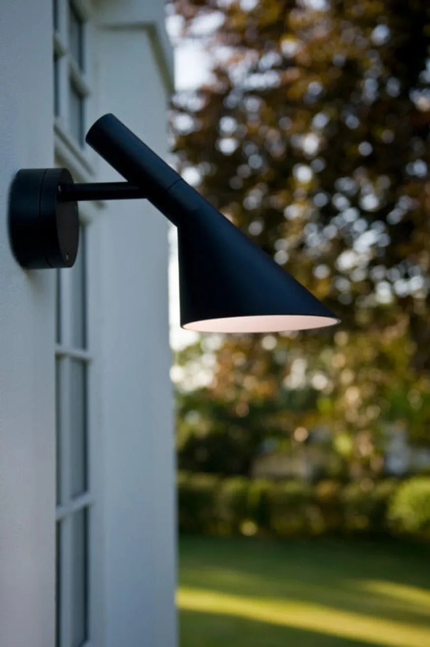 Louis Poulsen AJ 50 utendørs vegglampe
