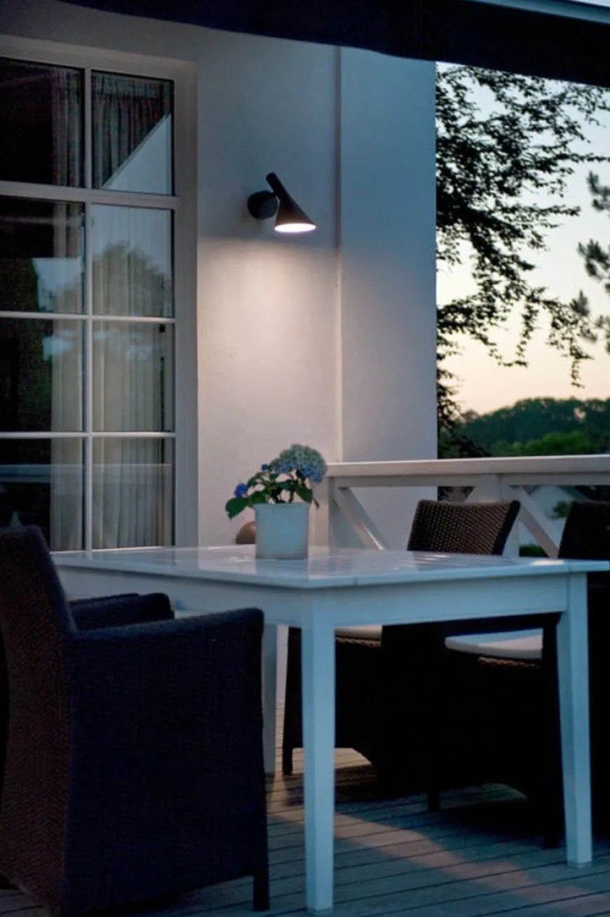 Louis Poulsen AJ 50 utendørs vegglampe