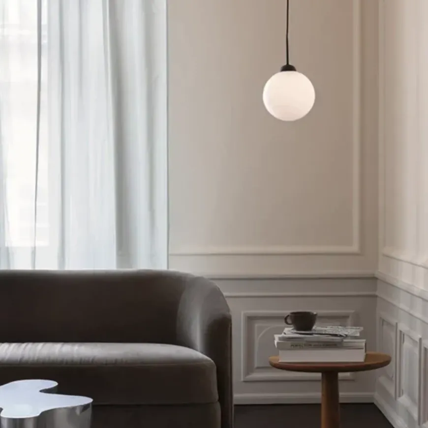 Nuura Apiales 1 taklampe - Satin svart/ opal