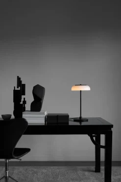 Nuura Blossi bordlampe - svart
