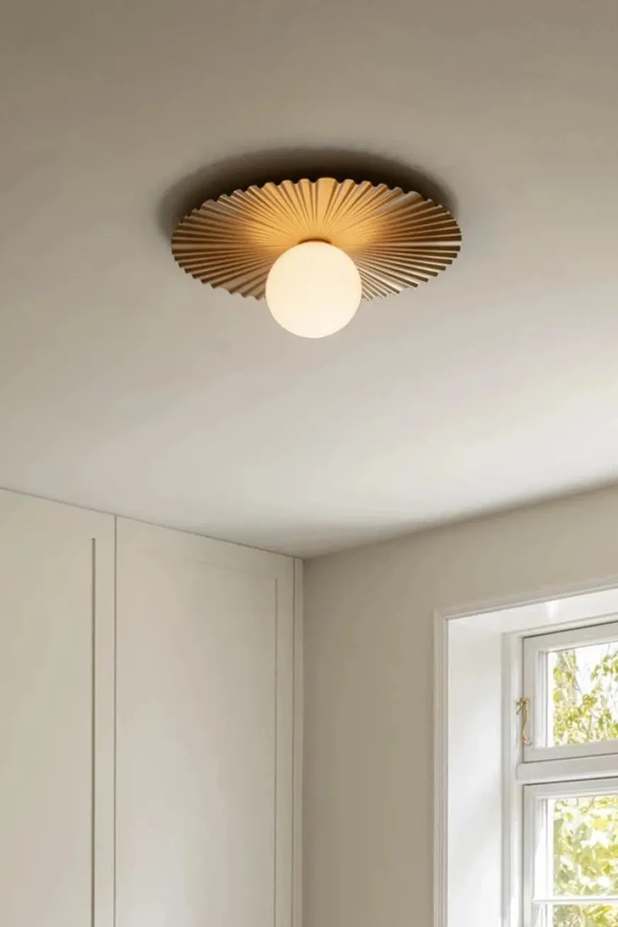 Nuura Liila Muuse vegglampe/taklampe - medium - Messing / opal