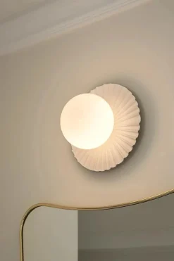 Nuura Liila Muuse vegglampe/taklampe - small - Hvit / opal