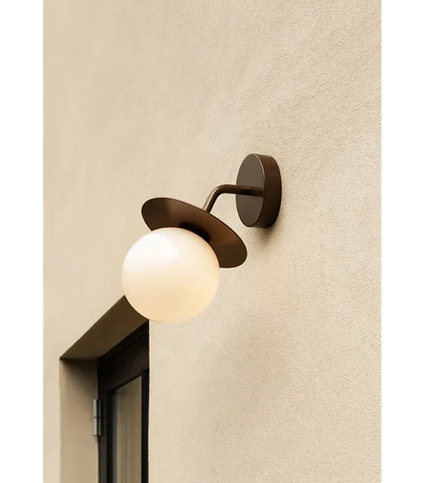 Nuura Liila utendørslampe - bronse/opal