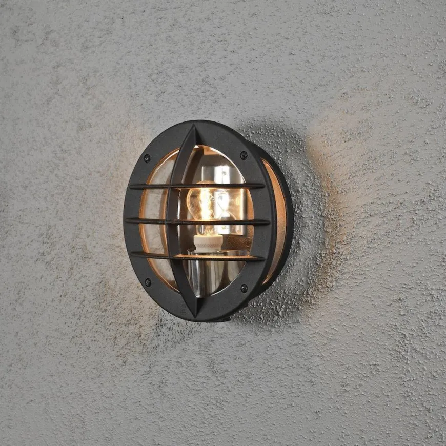 Oden vegglampe utendørs IP23 m/stikkontakt - Svart/klart glass