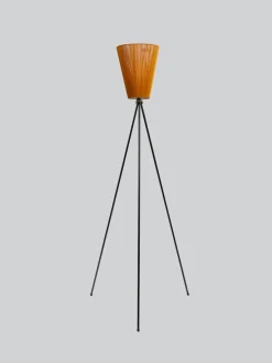 Oslo Wood gulvlampe svart med skjerm