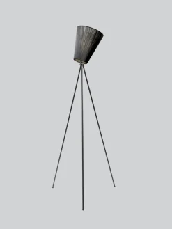 Oslo Wood gulvlampe svart med skjerm