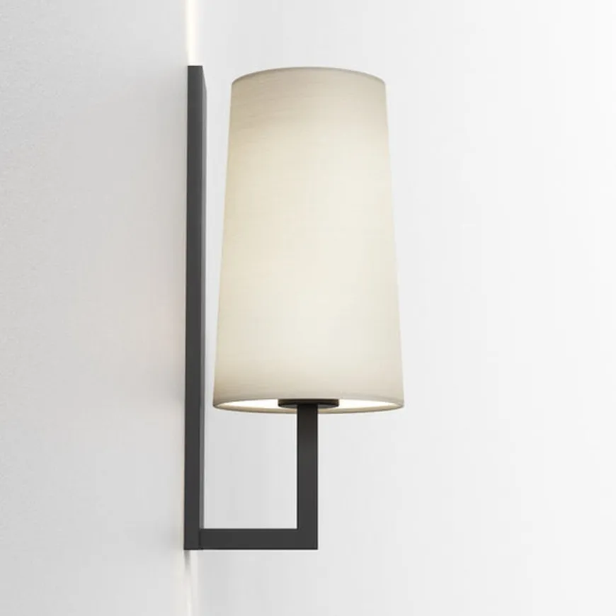 Riva 350 vegglampe IP44 med skjerm