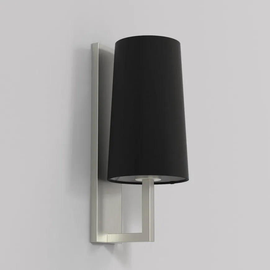 Riva 350 vegglampe IP44 med skjerm
