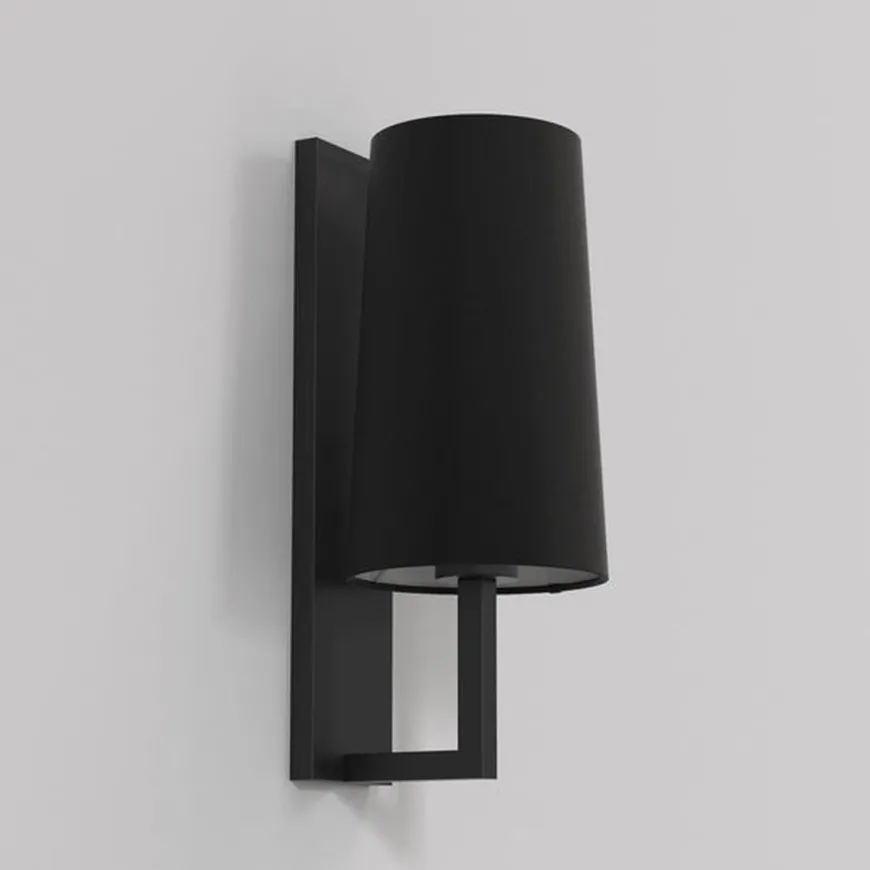 Riva 350 vegglampe IP44 med skjerm