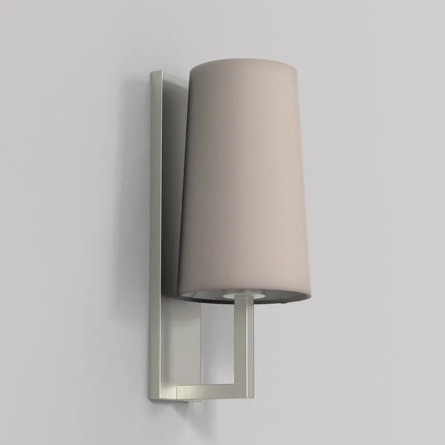 Riva 350 vegglampe IP44 med skjerm