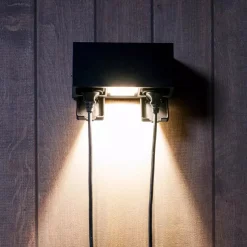 Talos vegglampe utendørs IP54 8W m/dobbel stikkontakt