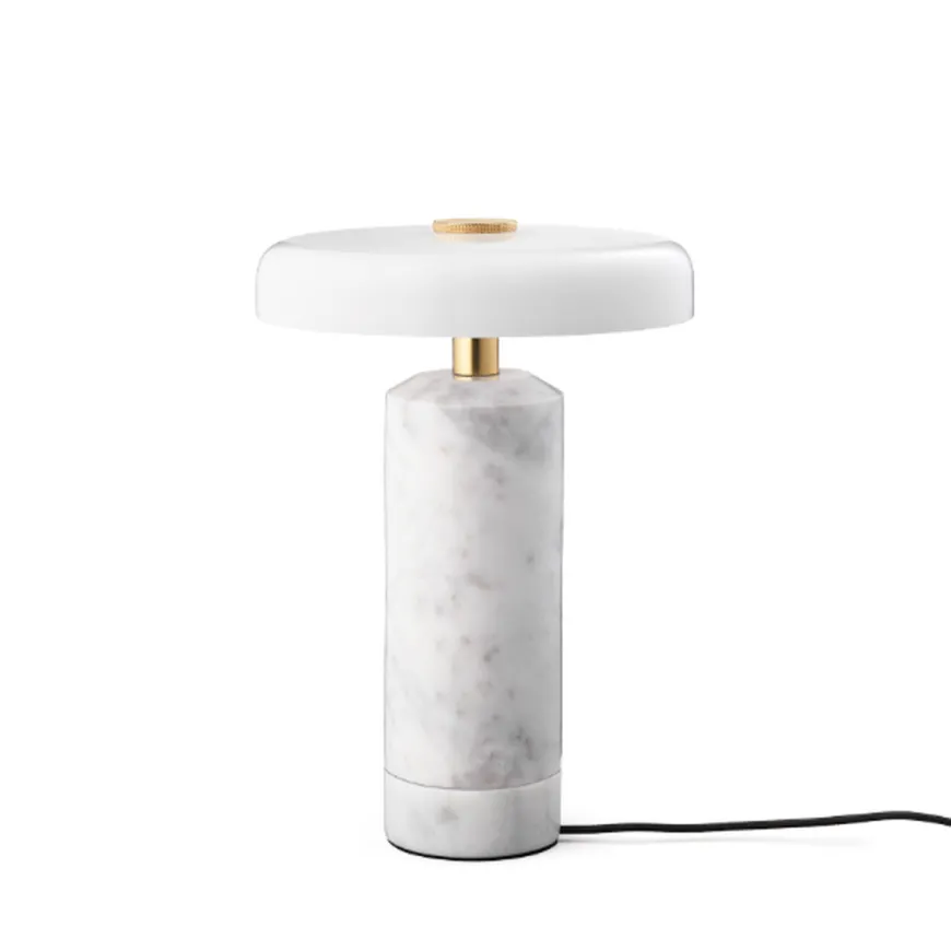 Trip oppladbar bordlampe - Hvit marmor/Hvit skjerm
